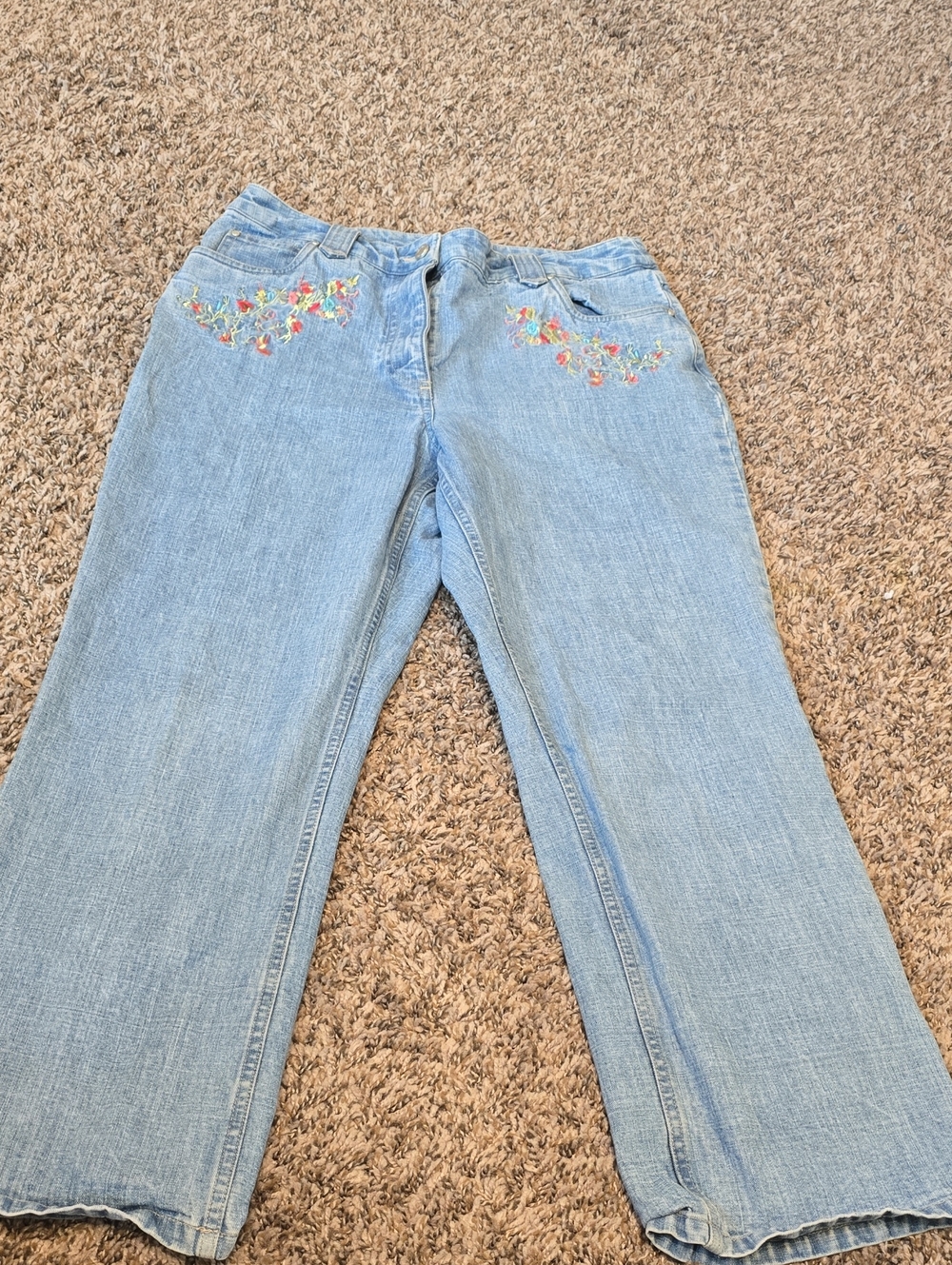 Light Wash Wide-Leg Jeans with Floral Embroidery